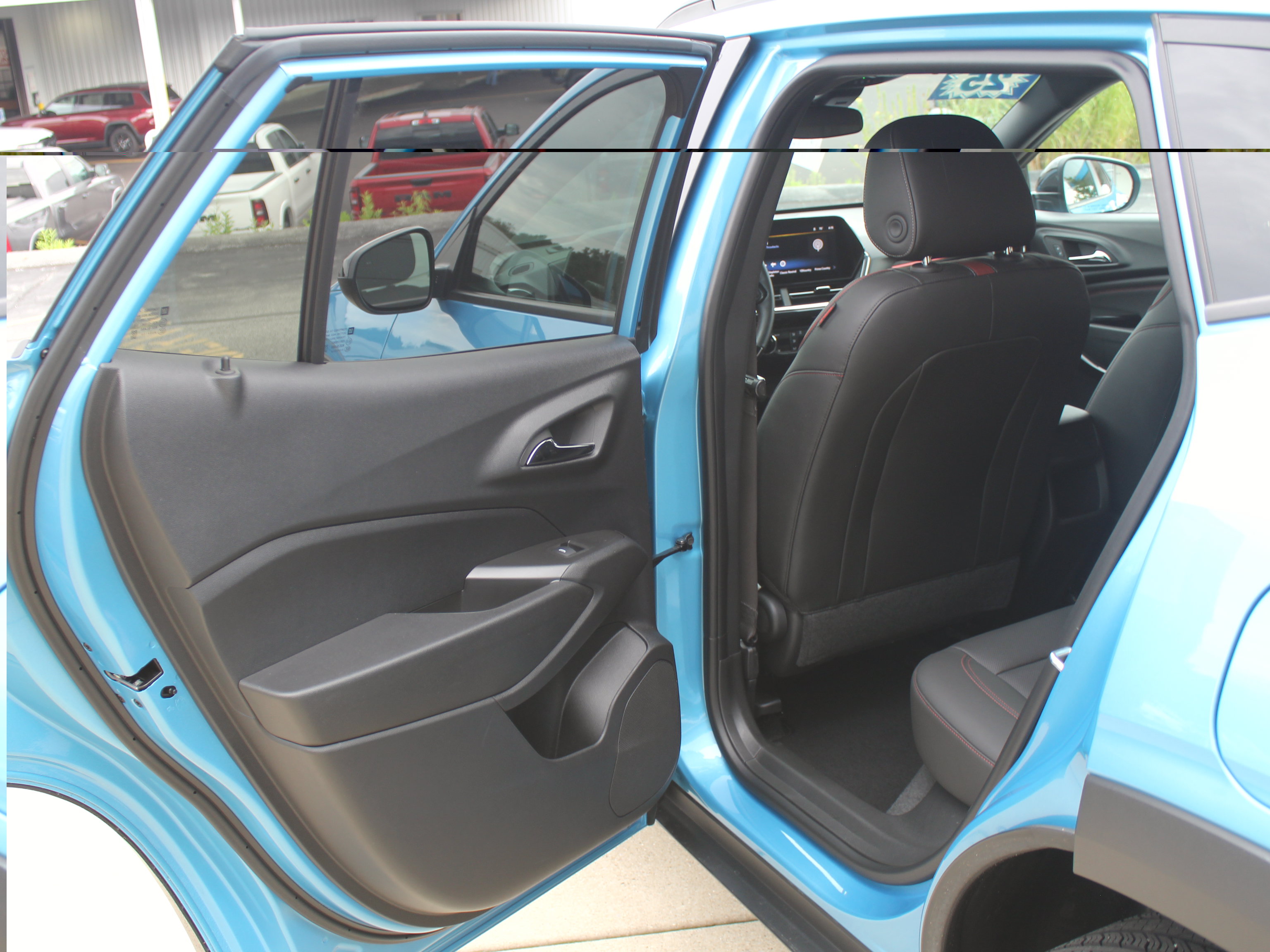 Used 2025 Chevrolet Trax RS w/ Driver Confidence Package FWD image 21
