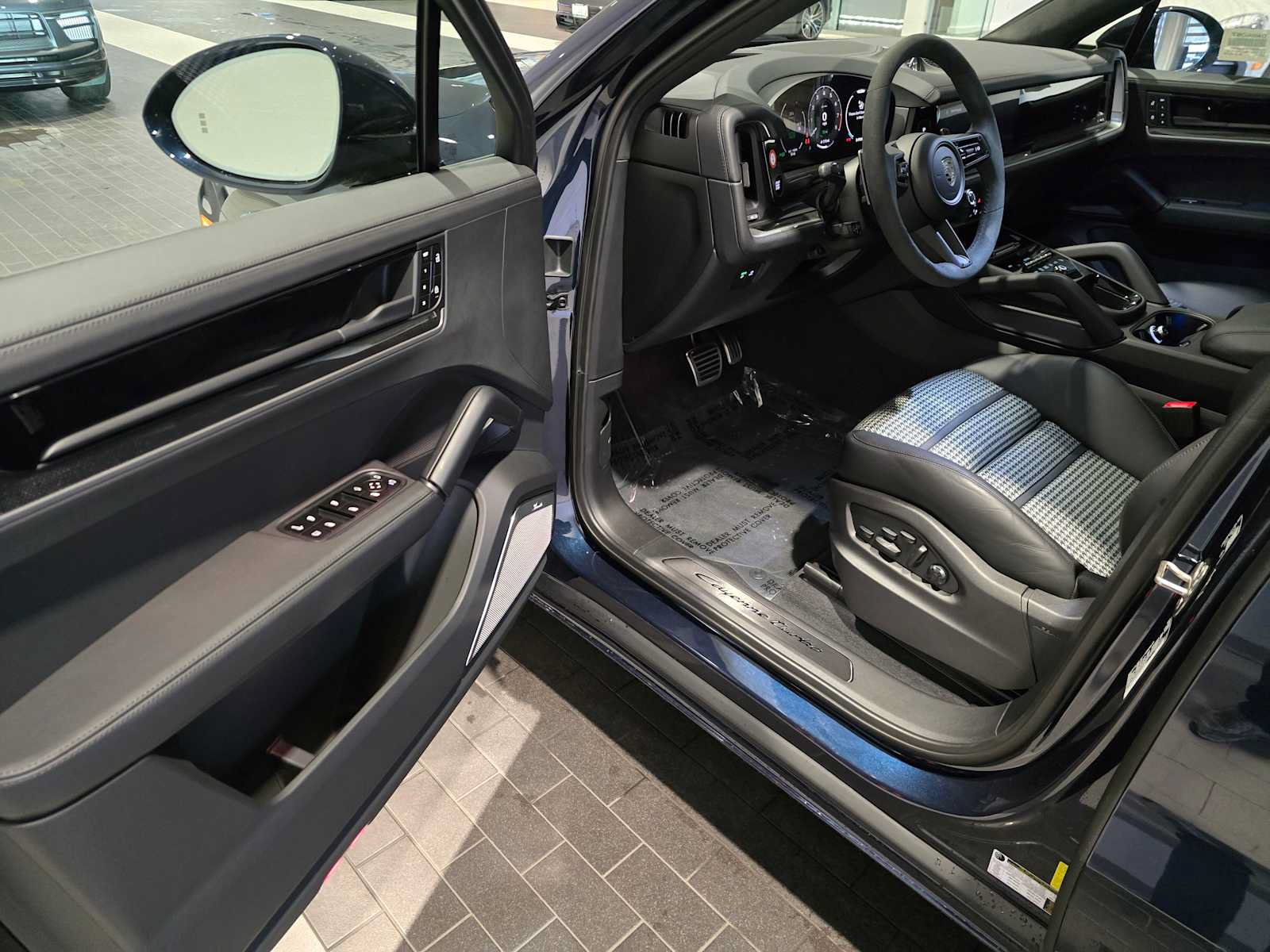New 2026 Porsche Cayenne Turbo AWD/4WD image 25
