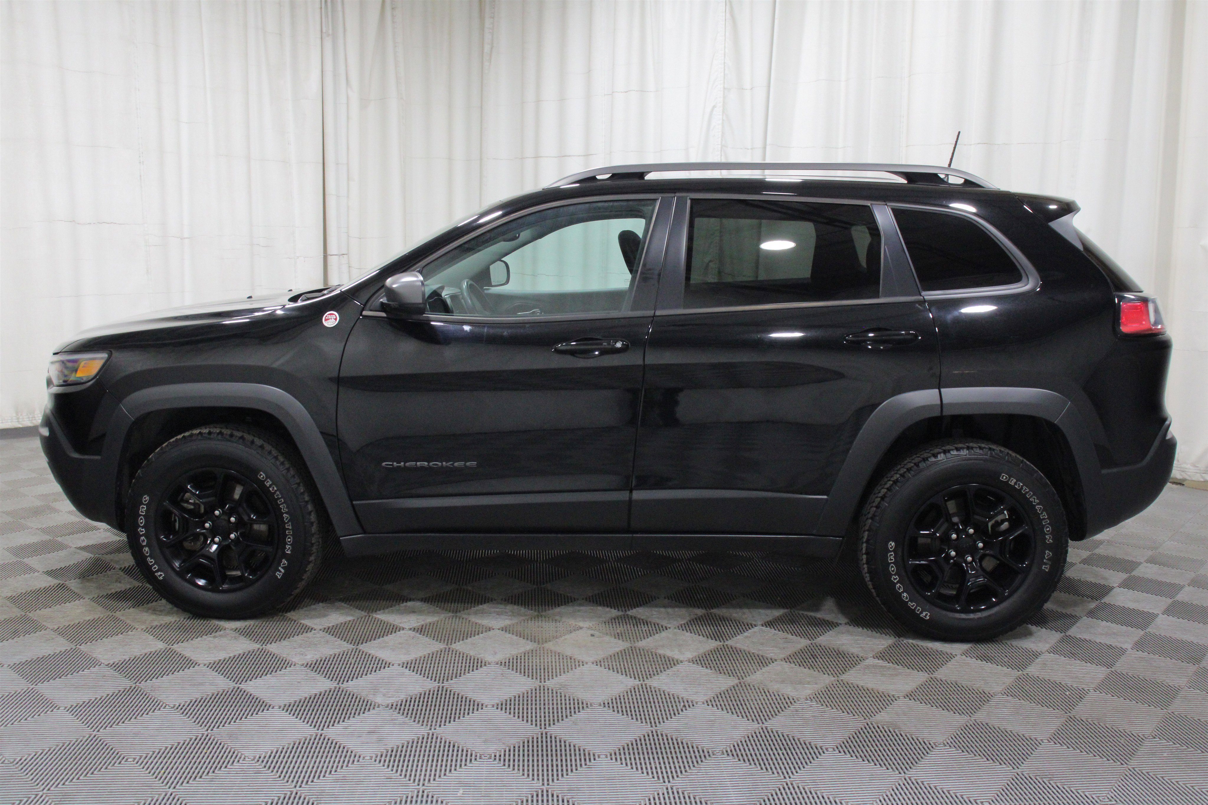 Used 2021 Jeep Cherokee Trailhawk w/ Premium Leather Package image 34