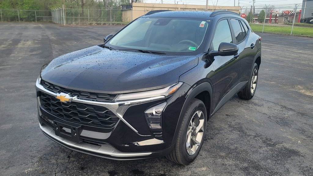 Used 2026 Chevrolet Trax LT FWD image 3