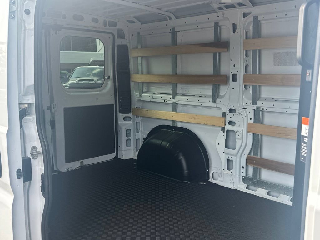 Used 2025 RAM ProMaster 2500 w/ U-Haul Equipment Group FWD image 32