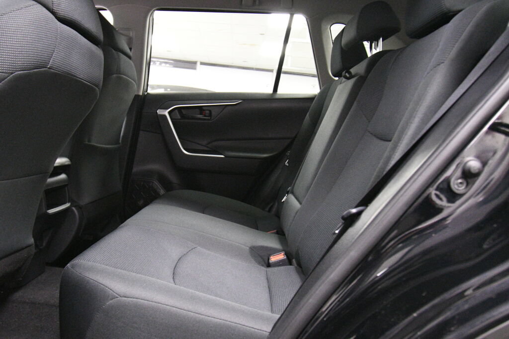 Used 2019 Toyota RAV4 LE w/ All Weather Liner Package AWD/4WD image 19