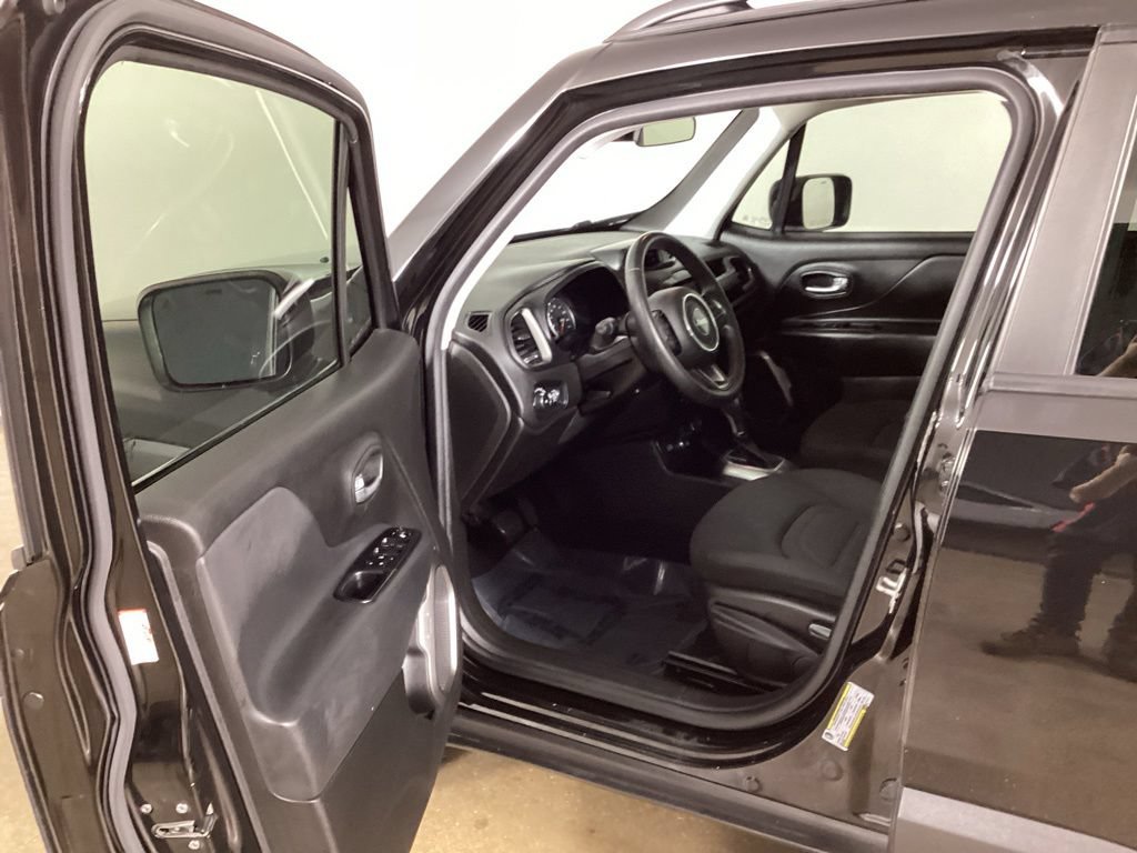 Used 2022 Jeep Renegade Latitude AWD/4WD image 11