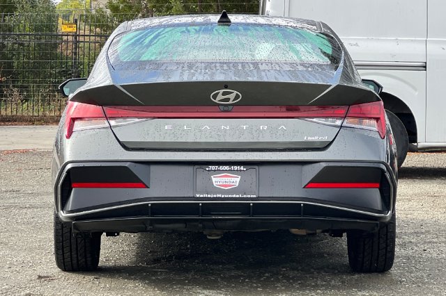 Used 2025 Hyundai Elantra Limited FWD image 7