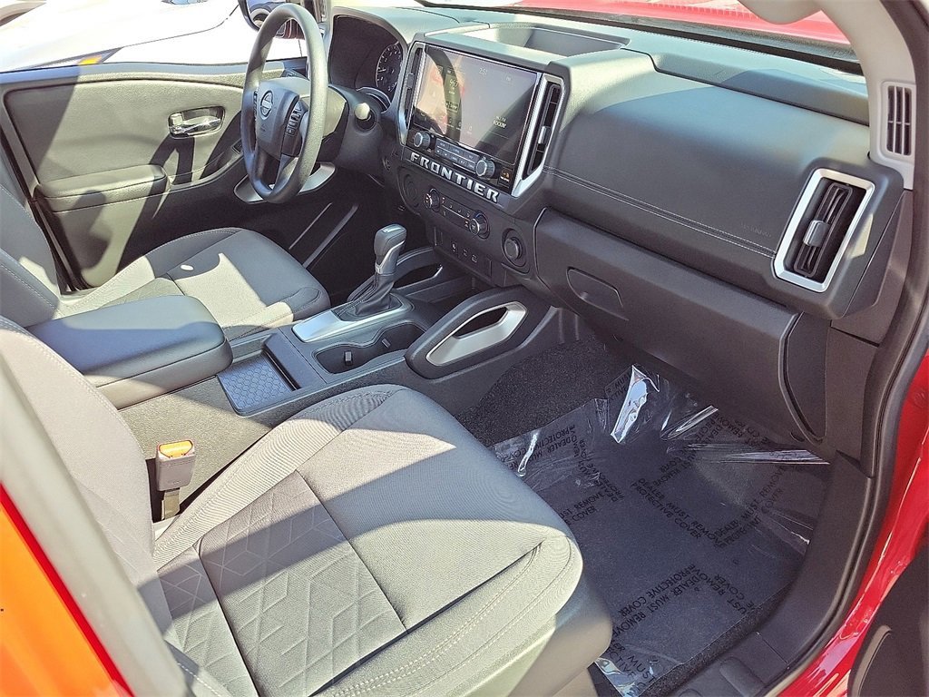 Used 2025 Nissan Frontier SV image 15