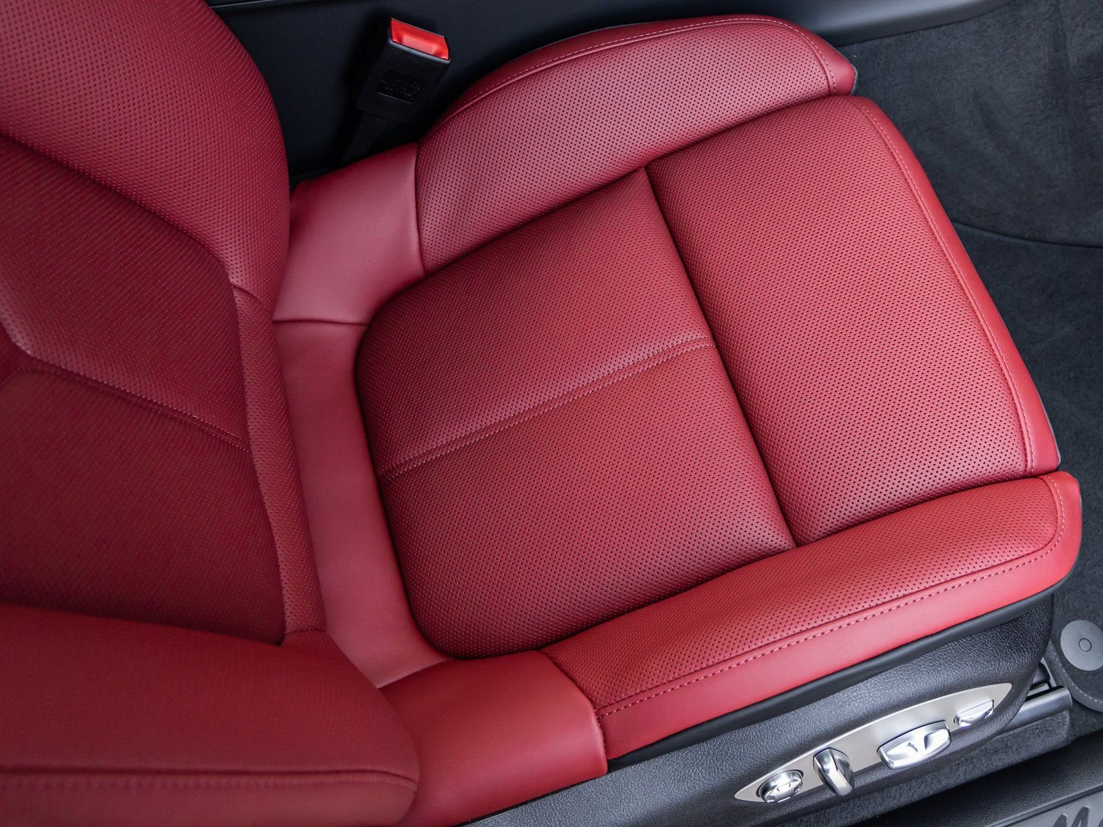 Certified 2026 Porsche Macan AWD/4WD image 45