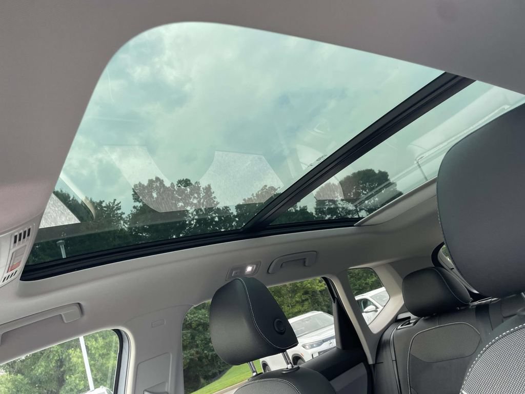 Certified 2023 Volkswagen Taos SE FWD image 18