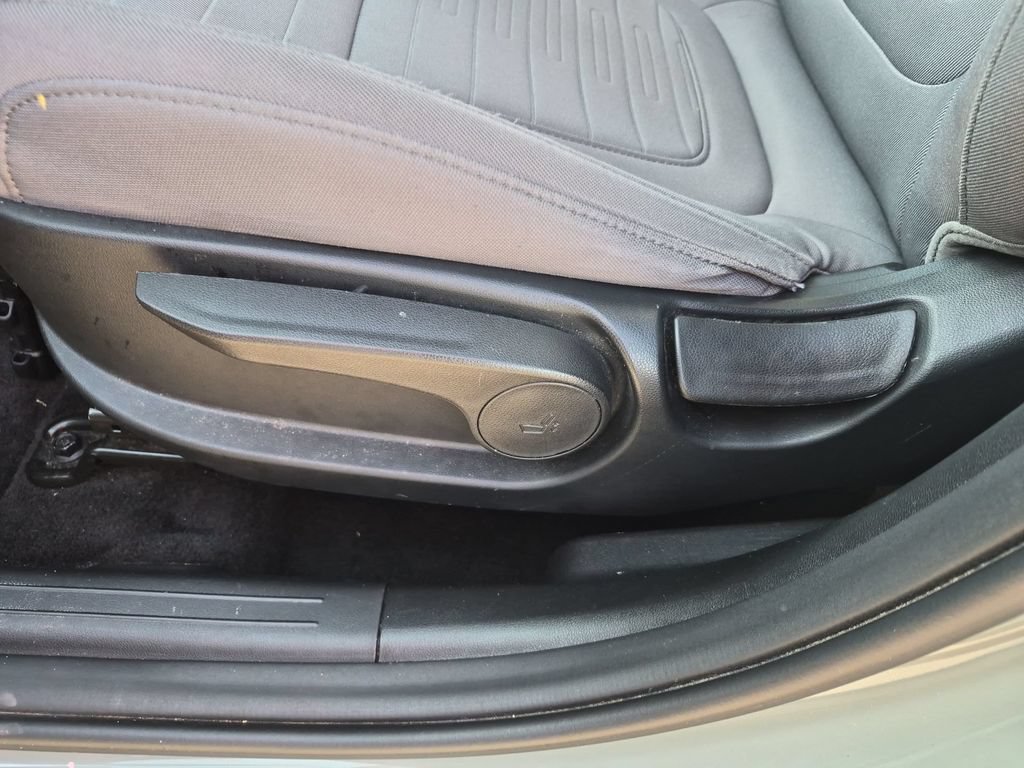 Used 2024 Hyundai Santa Cruz SE FWD image 12