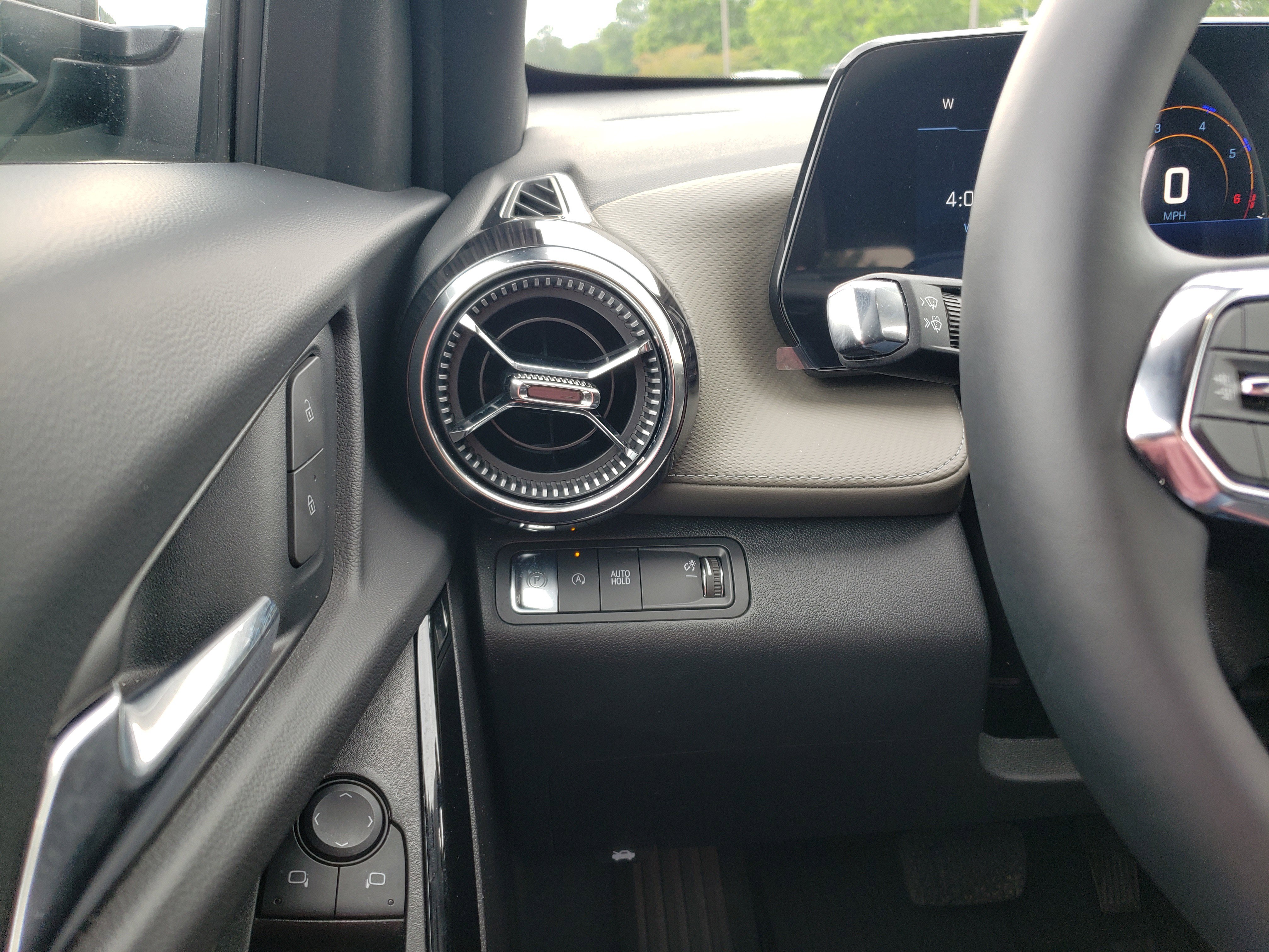 Used 2026 Chevrolet Equinox LT w/ Convenience Package II FWD image 16