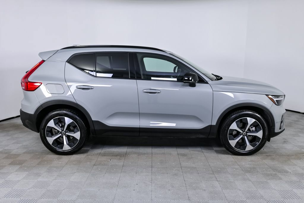 Certified 2025 Volvo XC40 B5 Plus image 28