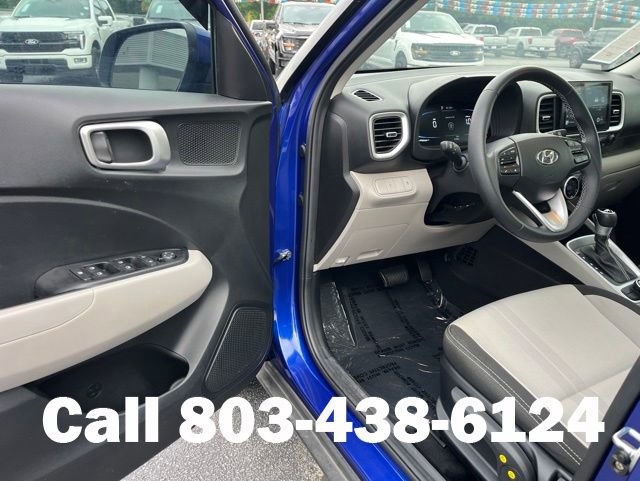 Used 2024 Hyundai Venue SEL FWD image 5