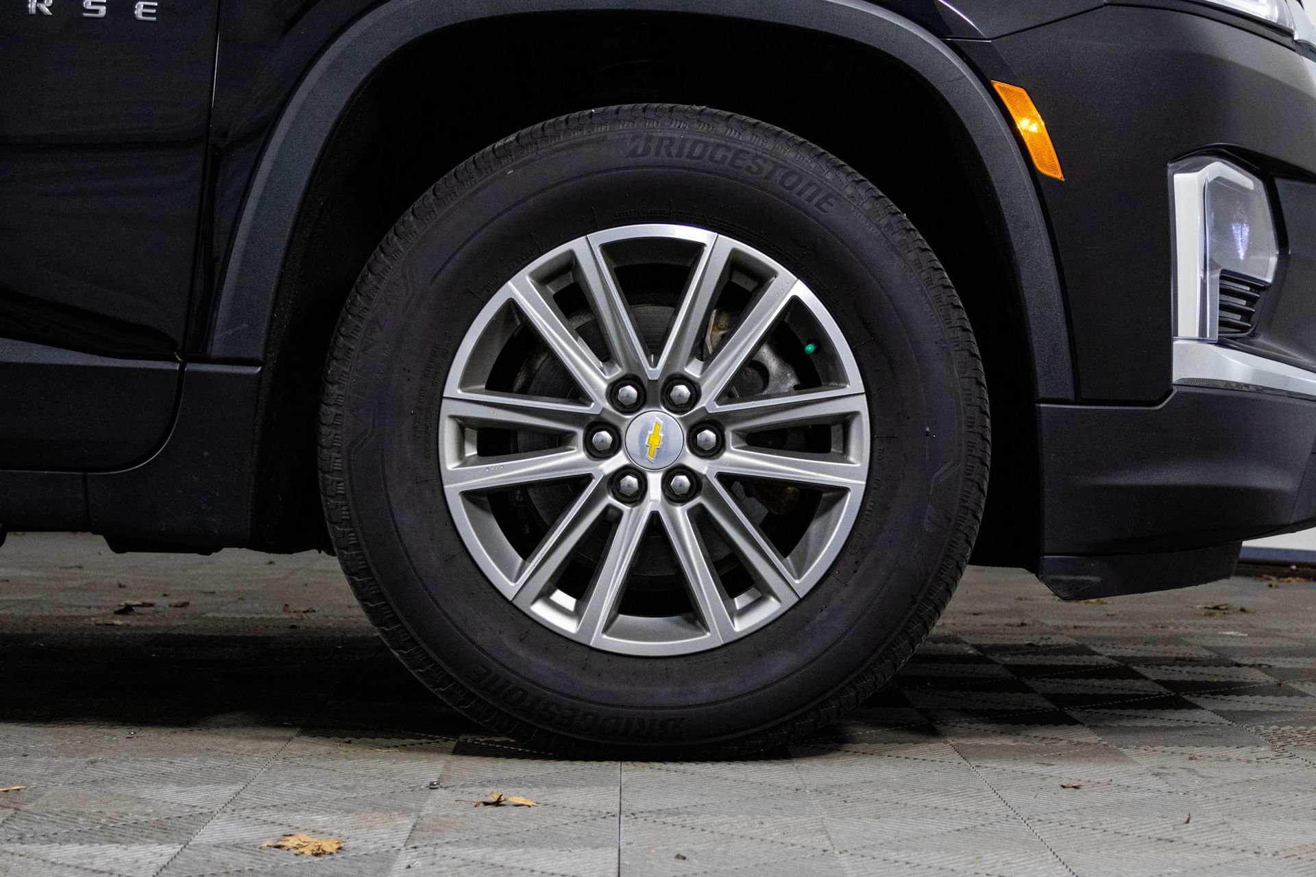 Used 2023 Chevrolet Traverse LT image 40