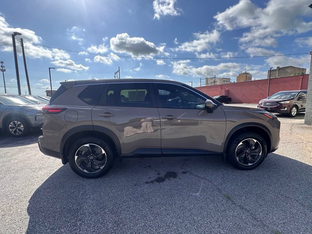 Certified 2024 Nissan Rogue SV FWD image 7