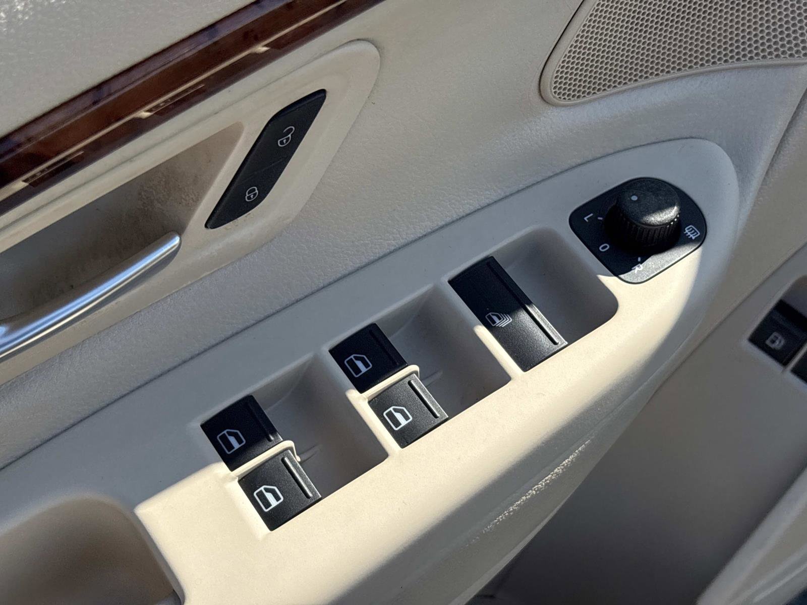 Used 2009 Volkswagen Eos Lux image 12