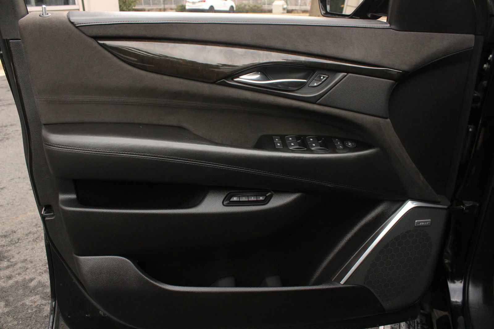 Used 2017 Cadillac Escalade ESV Platinum AWD/4WD image 12