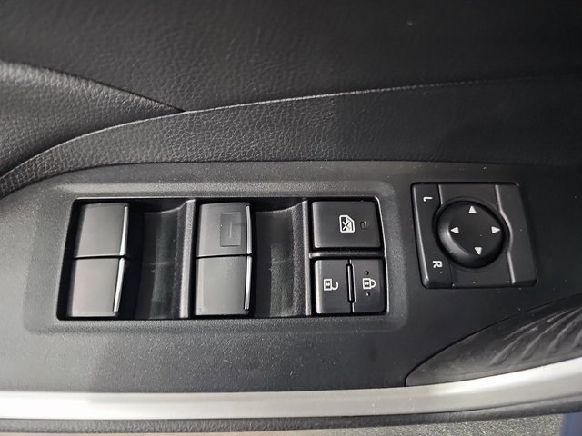 Used 2021 Toyota RAV4 XLE Premium image 27