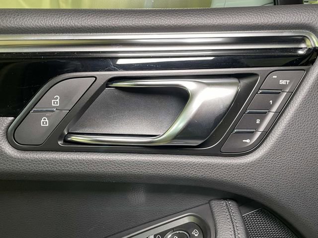 New 2026 Porsche Macan image 38