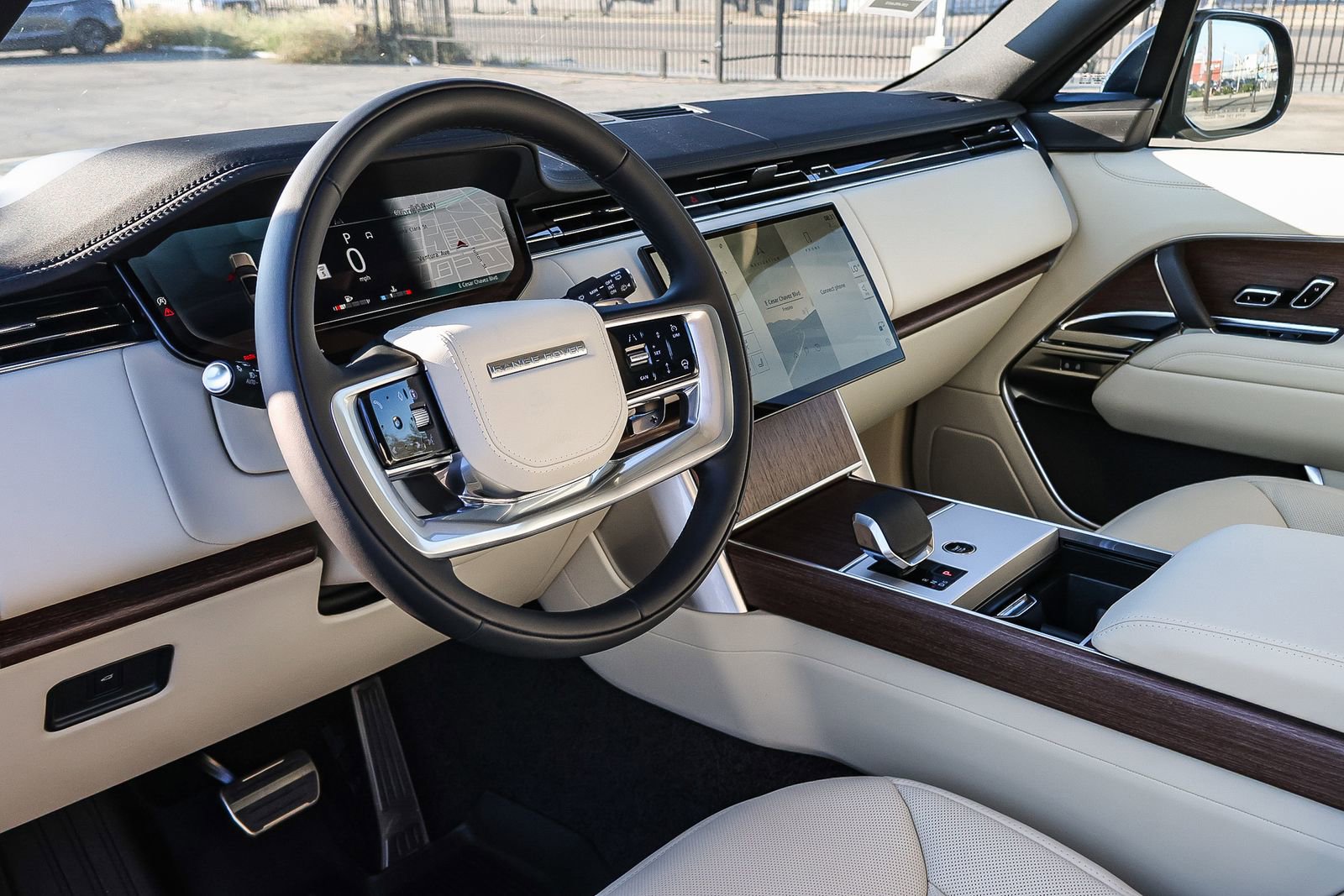 New 2026 Land Rover Range Rover SE image 28