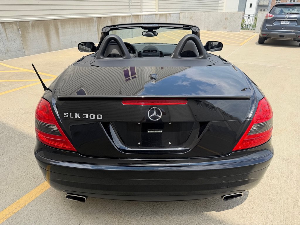 Used 2009 Mercedes-Benz SLK 300 image 4