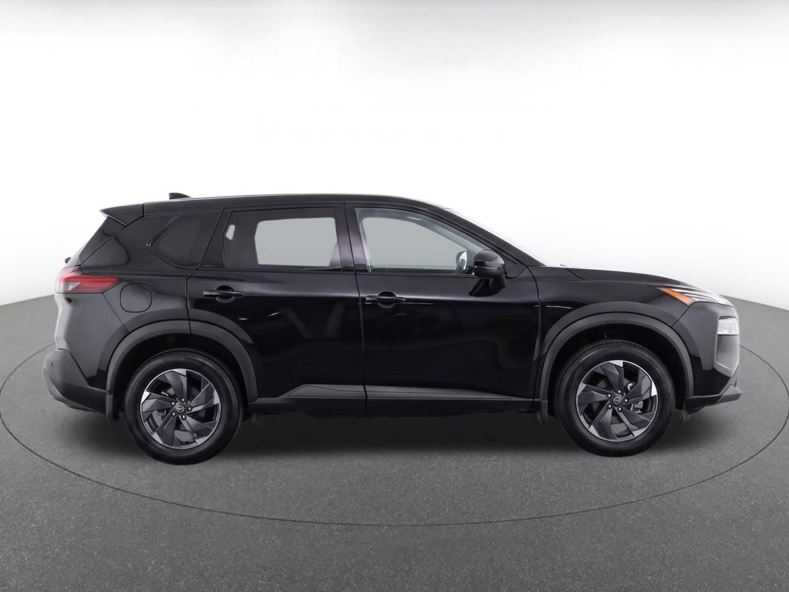 Used 2025 Nissan Rogue SV AWD/4WD image 9