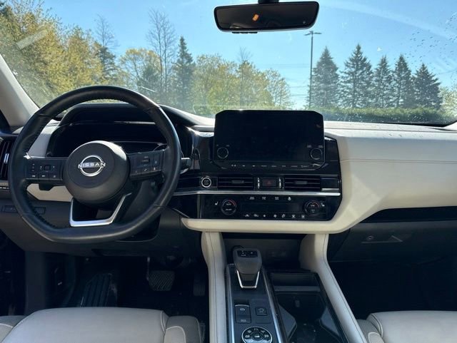 Used 2023 Nissan Pathfinder SL AWD/4WD image 7