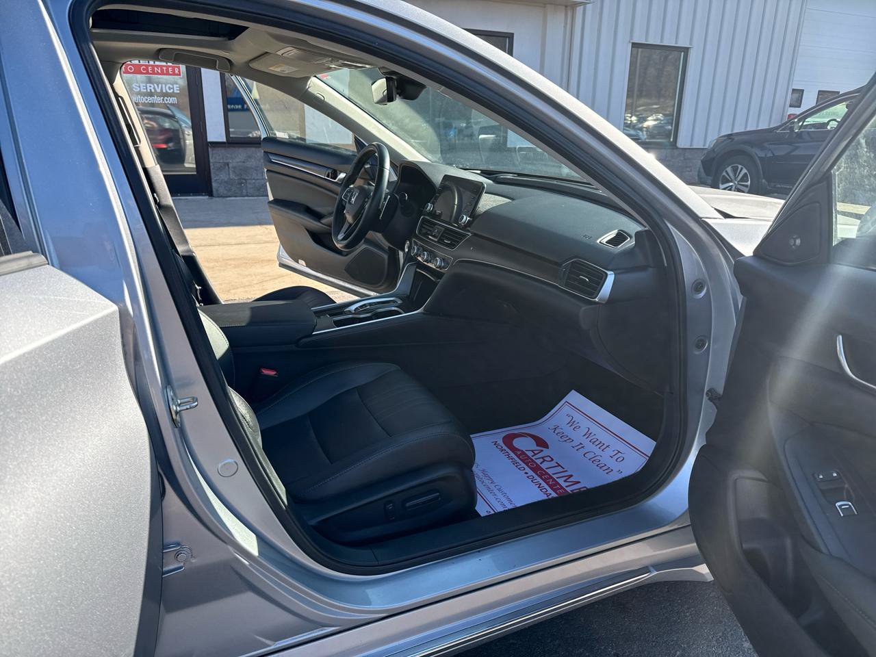 Used 2019 Honda Accord Touring image 11