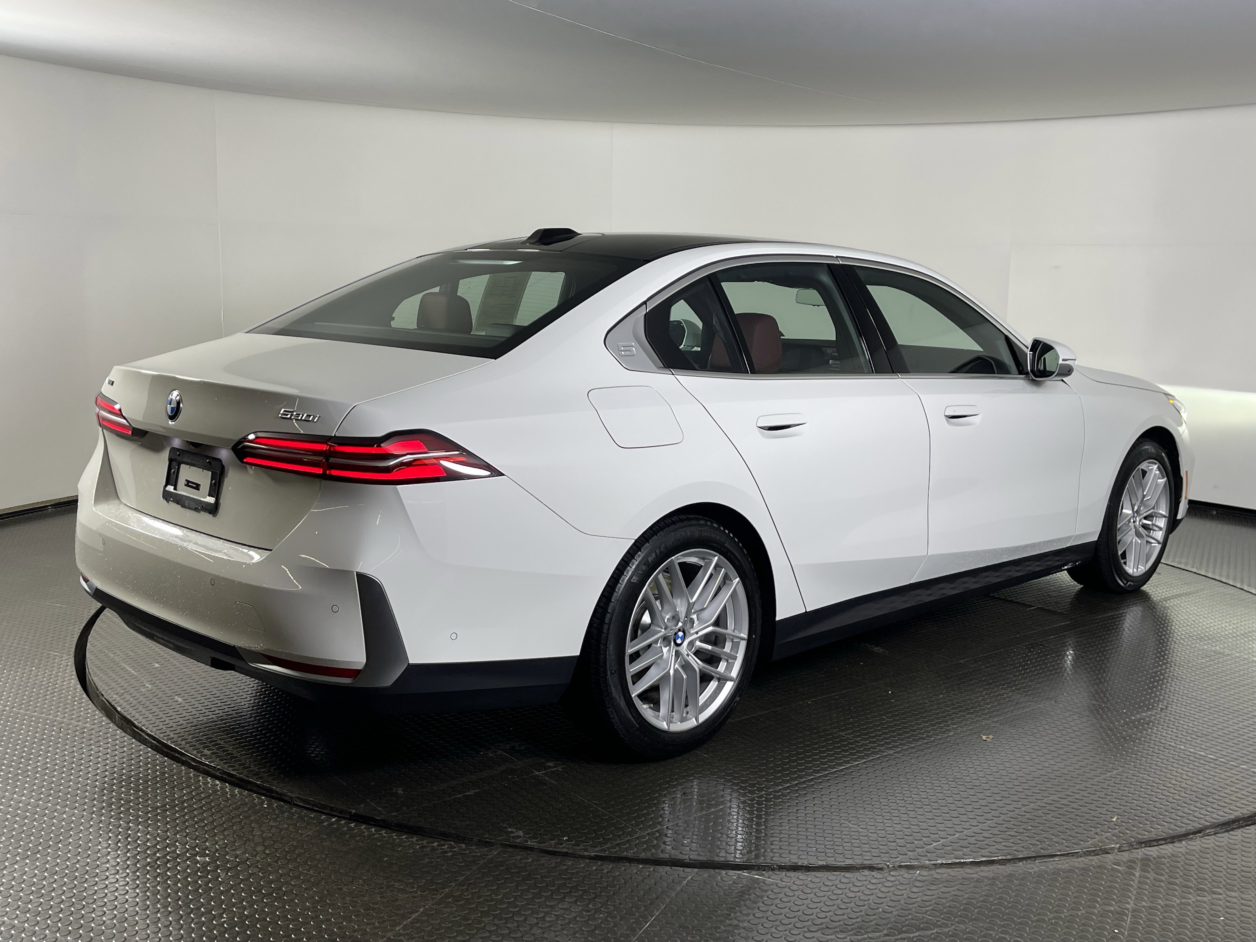 Certified 2025 BMW 530i xDrive AWD/4WD image 6