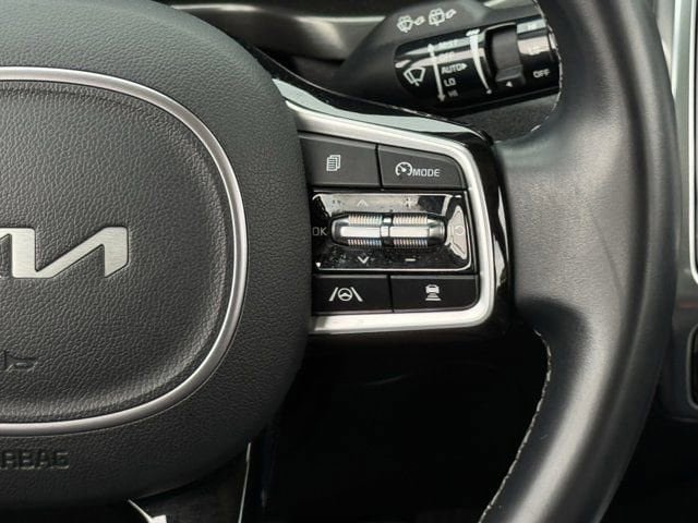 Used 2023 Kia Sorento SX AWD/4WD image 19