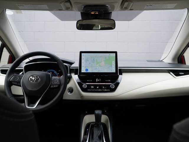 Used 2025 Toyota Corolla XLE image 21