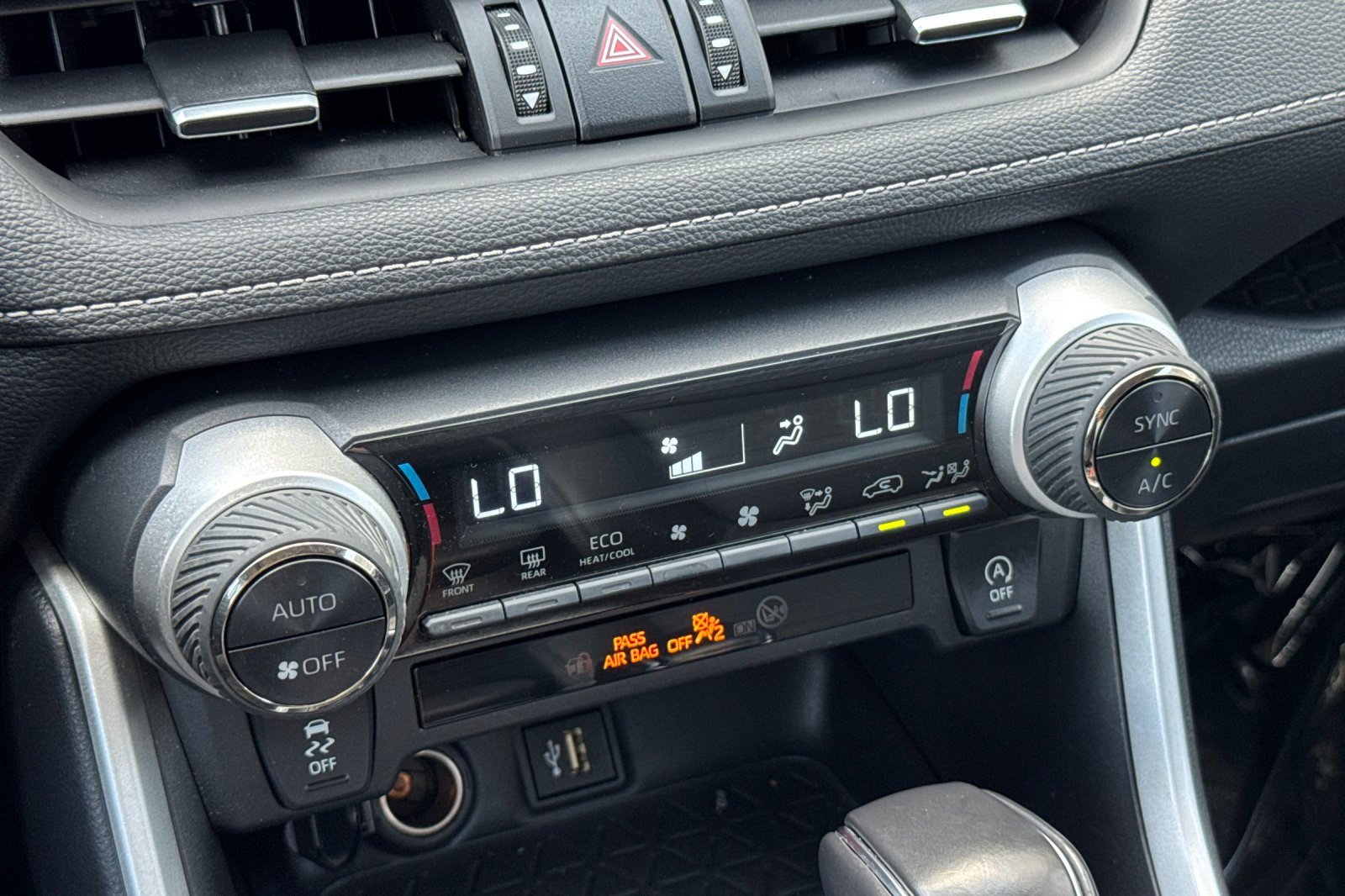 Used 2025 Toyota RAV4 XLE Premium AWD/4WD image 19