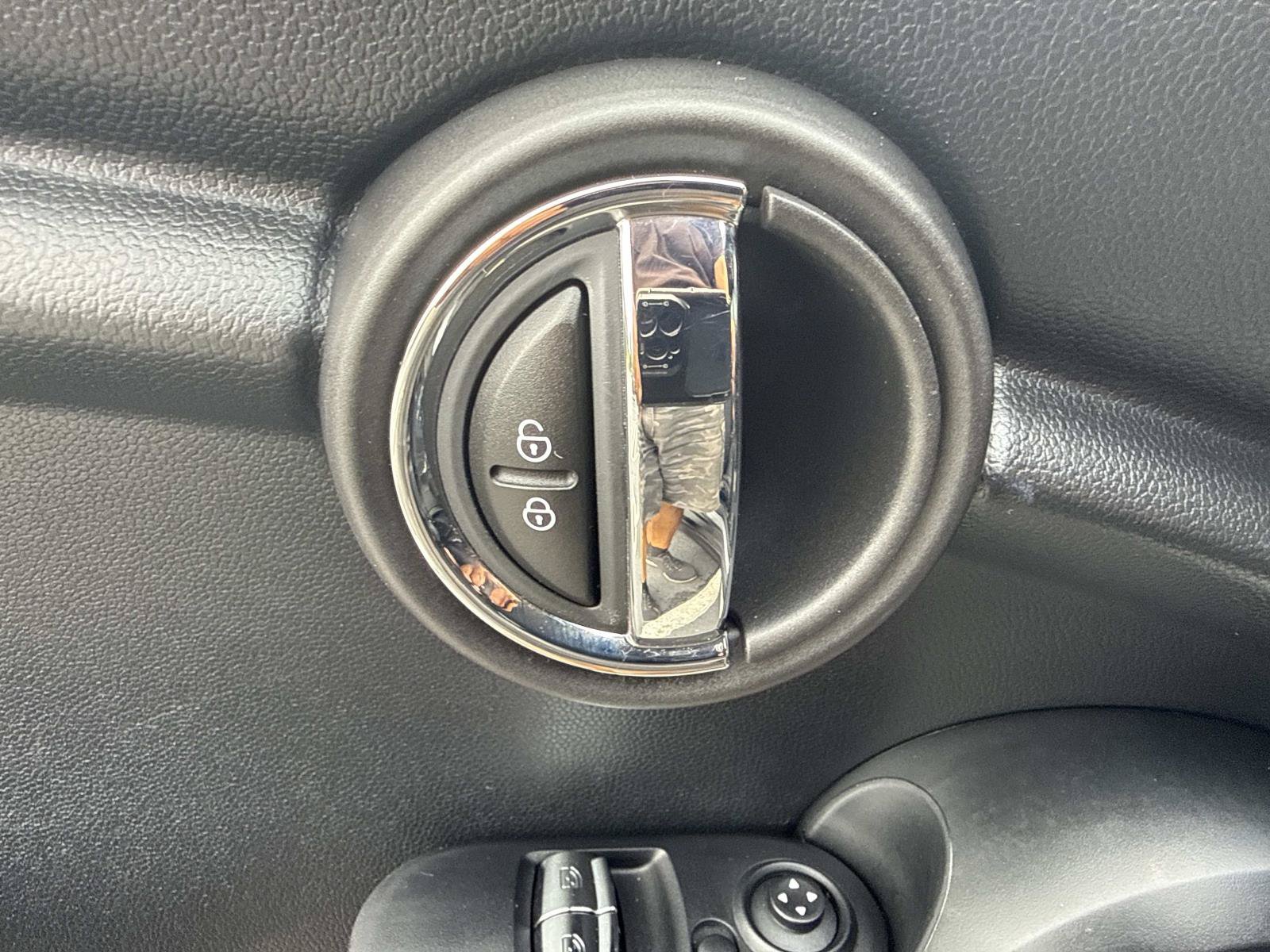 Used 2019 MINI Cooper 2-Door Hardtop FWD image 13