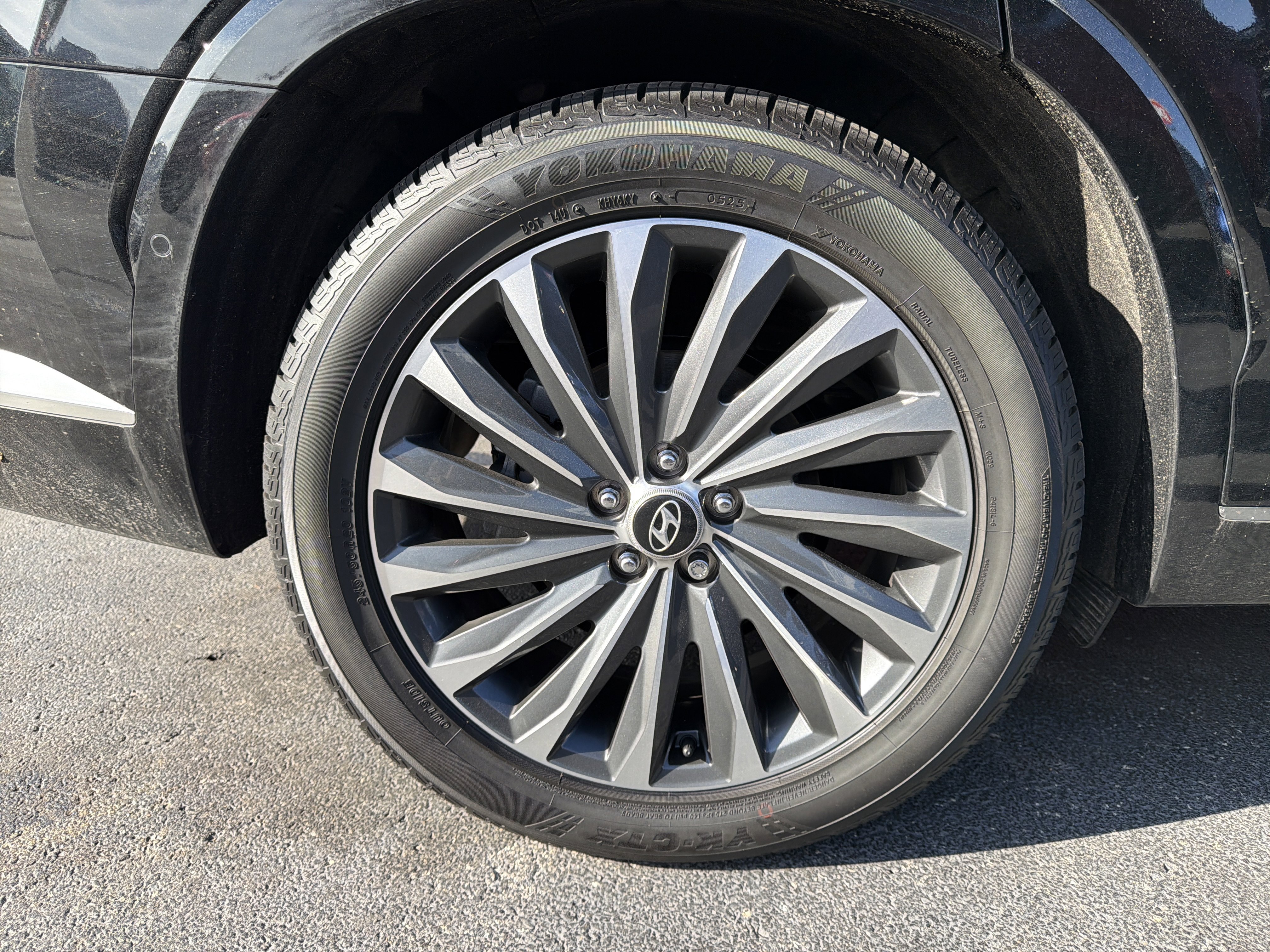 Used 2024 Hyundai Palisade Calligraphy image 9