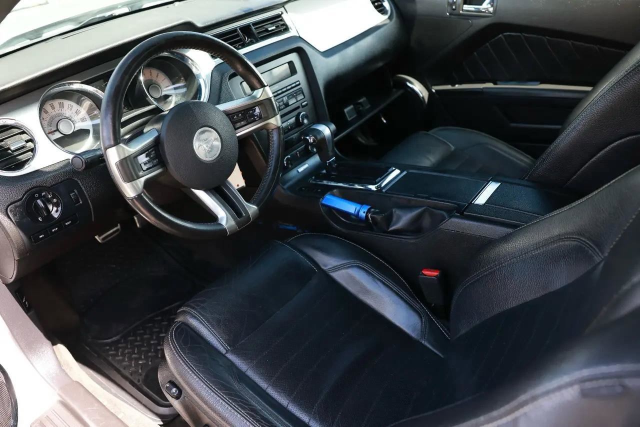 Used 2012 Ford Mustang Premium RWD image 4