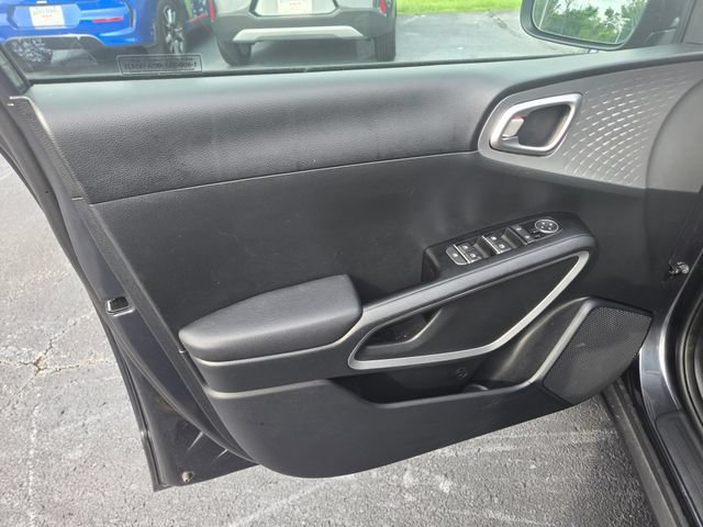 Used 2025 Kia Soul LX w/ LX Technology Package FWD image 22