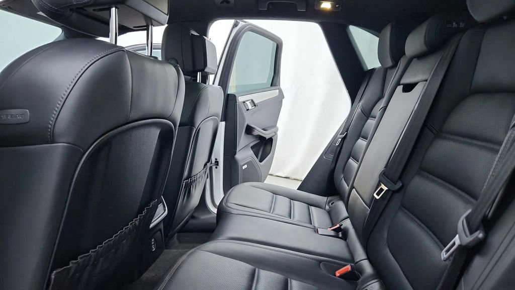 Used 2020 Porsche Macan Turbo image 37