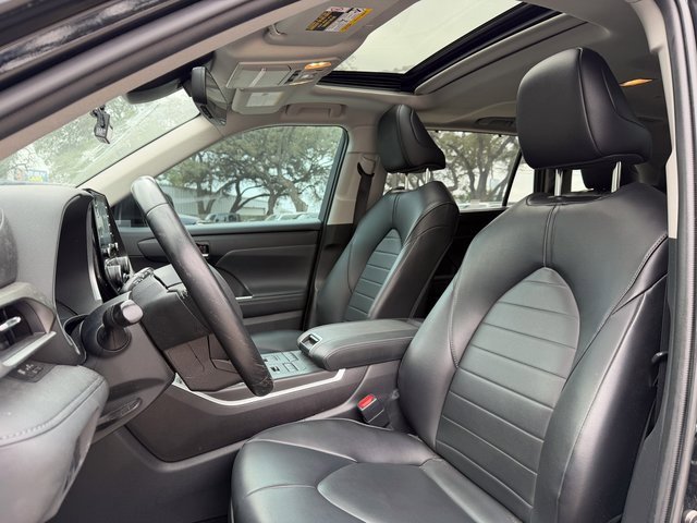 Used 2022 Toyota Highlander XLE image 7