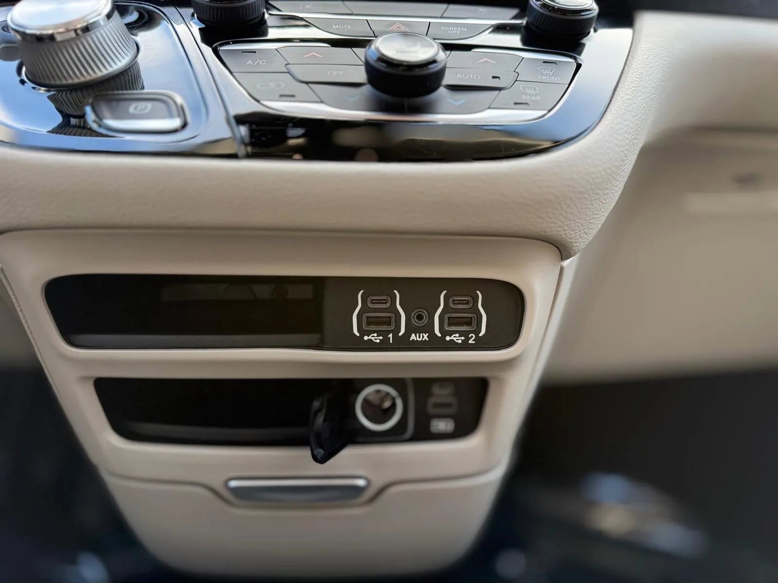 Used 2022 Chrysler Pacifica Touring-L image 24