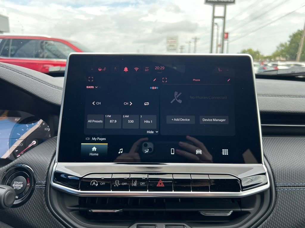 Used 2025 Jeep Compass Latitude w/ Sun & Sound Group AWD/4WD image 31