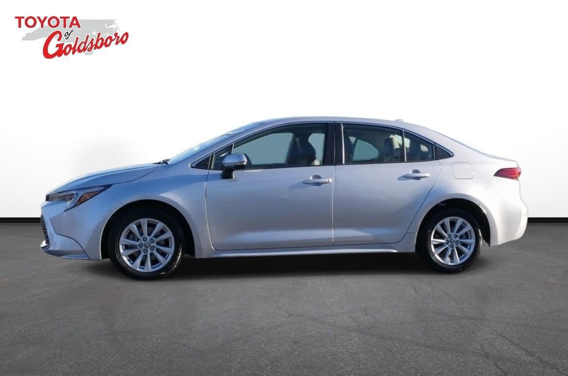 Used 2025 Toyota Corolla XLE image 10