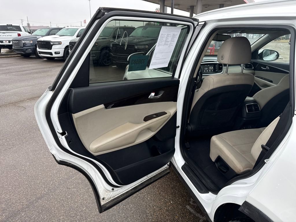 Used 2019 Kia Sorento LX w/ LX Convenience Package image 14