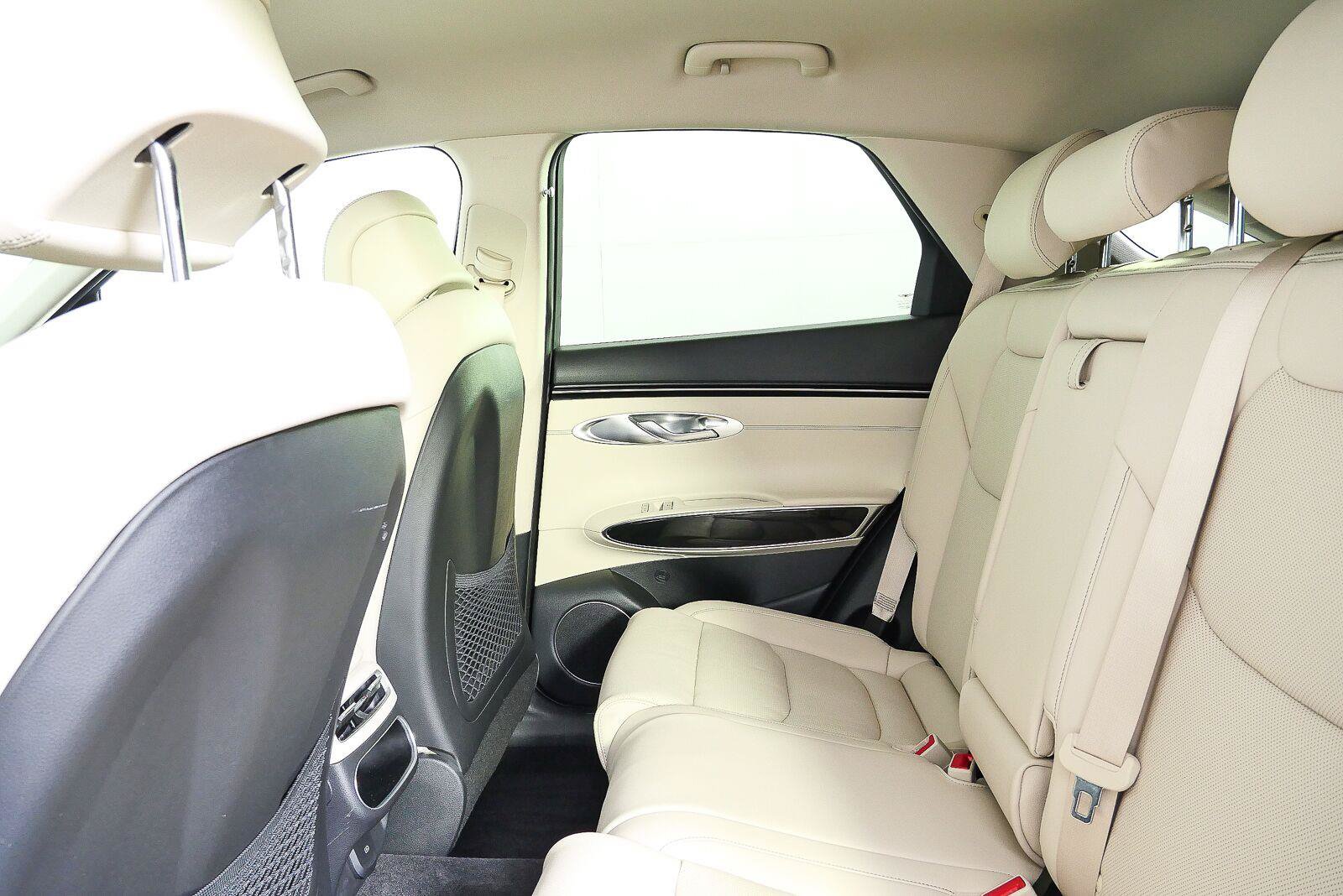 Used 2023 Genesis GV70 2.5T AWD/4WD image 19