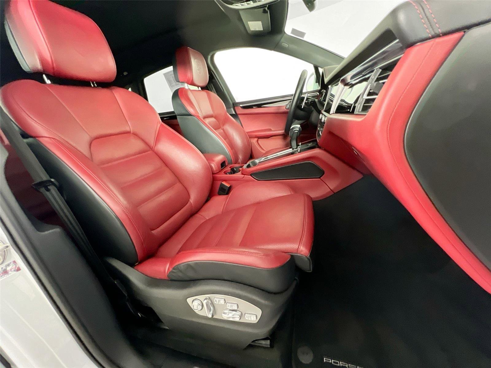 Used 2023 Porsche Macan S image 25