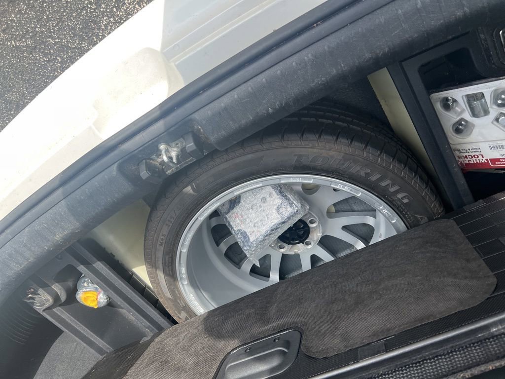 Used 2017 Kia Niro EX FWD image 21