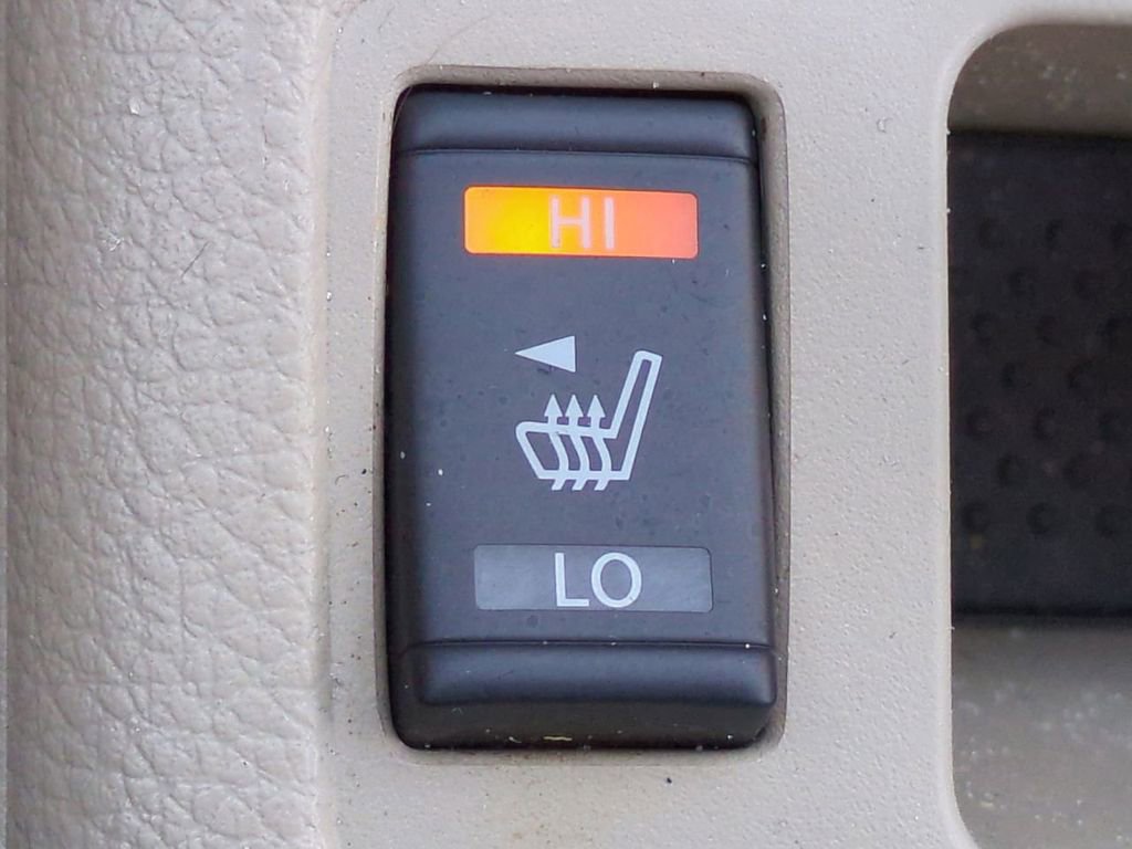 Used 2017 Nissan Rogue SV w/ SV Premium Package image 24