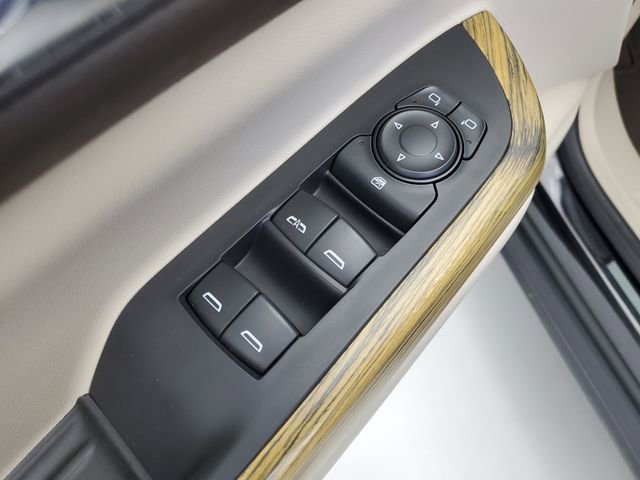 Used 2018 GMC Acadia Denali w/ Technology Package AWD/4WD image 23