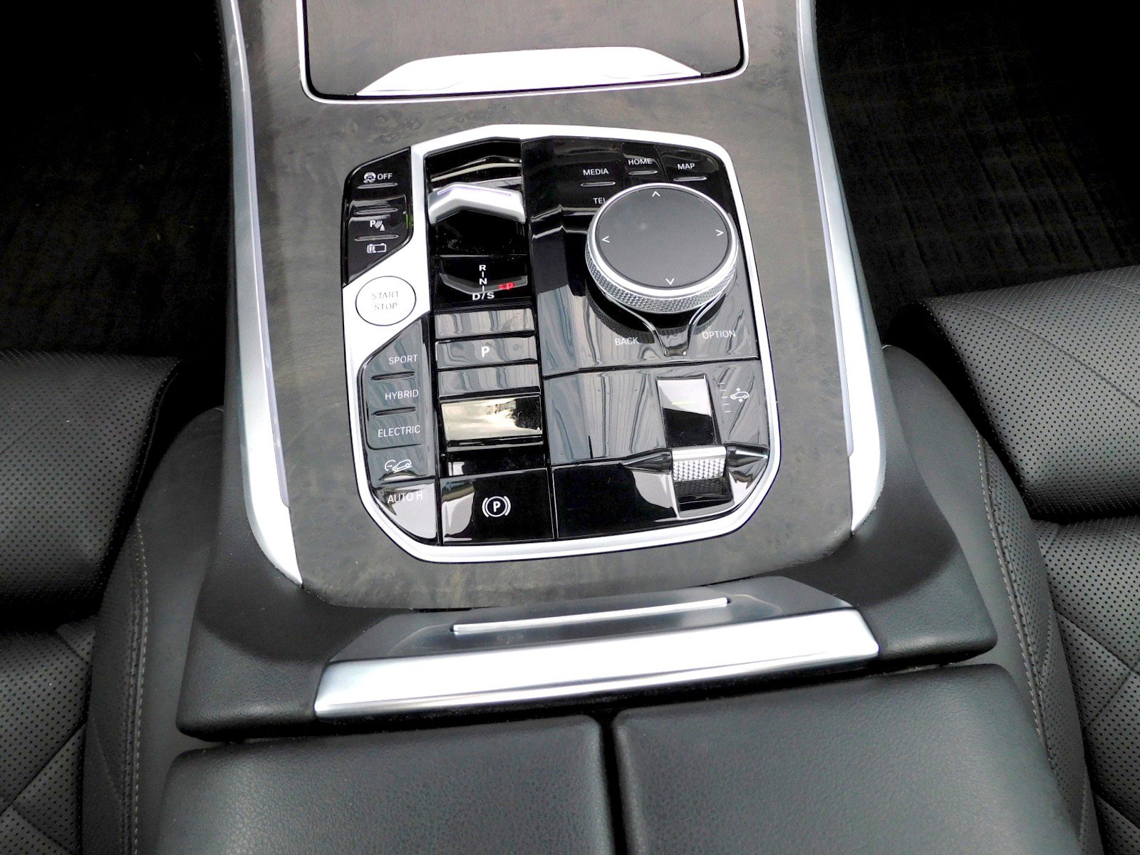 Used 2025 BMW X5 xDrive50e w/ Climate Comfort Package image 12