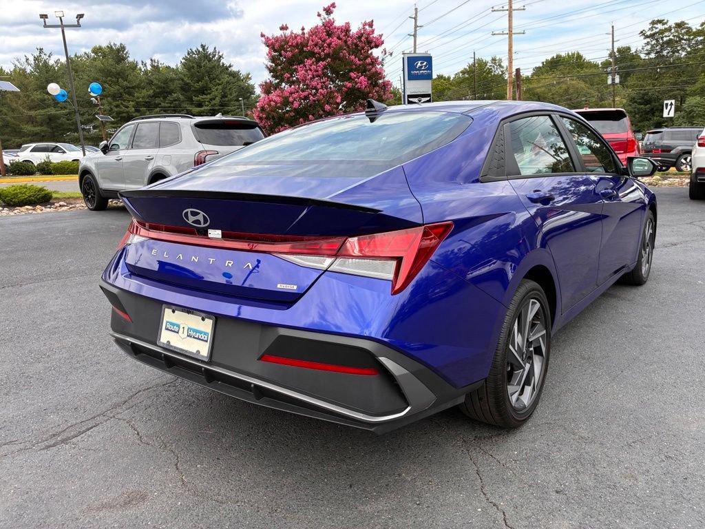 Used 2025 Hyundai Elantra SEL FWD image 7