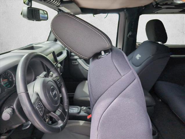 Used 2016 Jeep Wrangler Rubicon w/ Power Convenience Group image 16