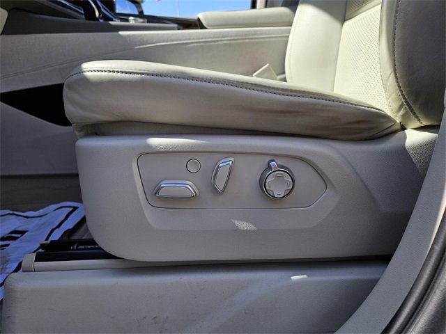 Used 2021 Cadillac Escalade Premium Luxury Platinum image 11