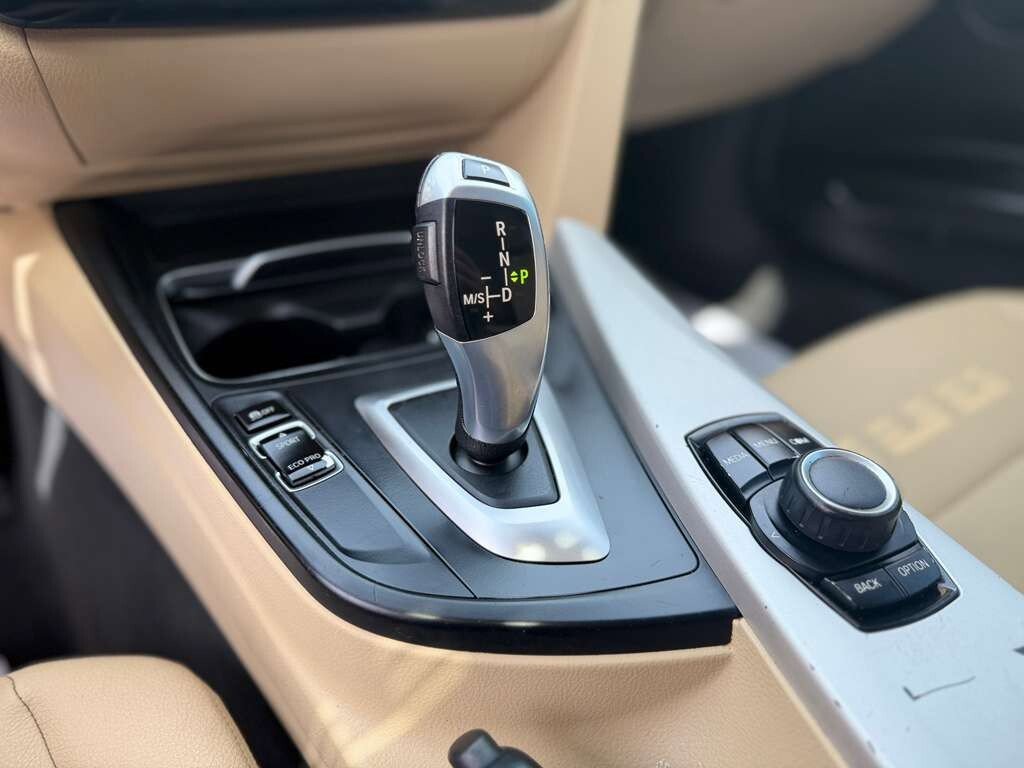 Used 2018 BMW 320i Sedan RWD image 18